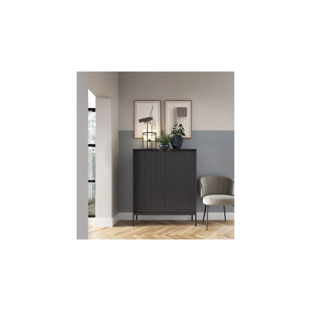 Hohe Kommode „NOVA“ auf Metallbeinen